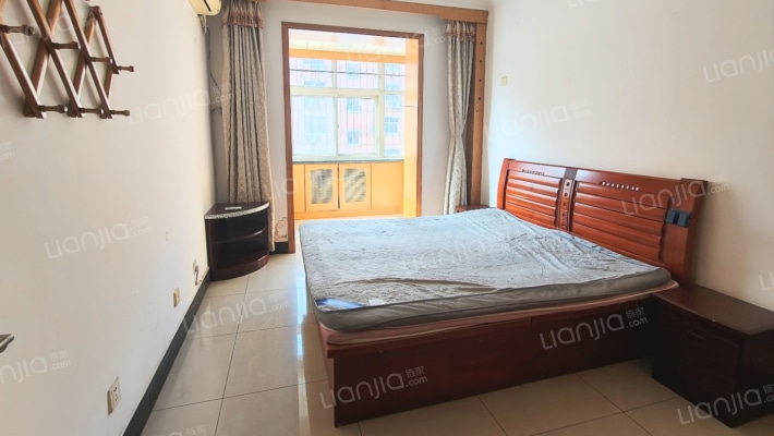 新府阳光，市中  心，满五唯一，距离二康400米-卧室A