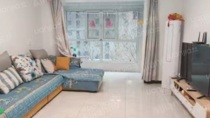 天地新城，满二，低楼层，精装修双语片区小区环境优美-客厅