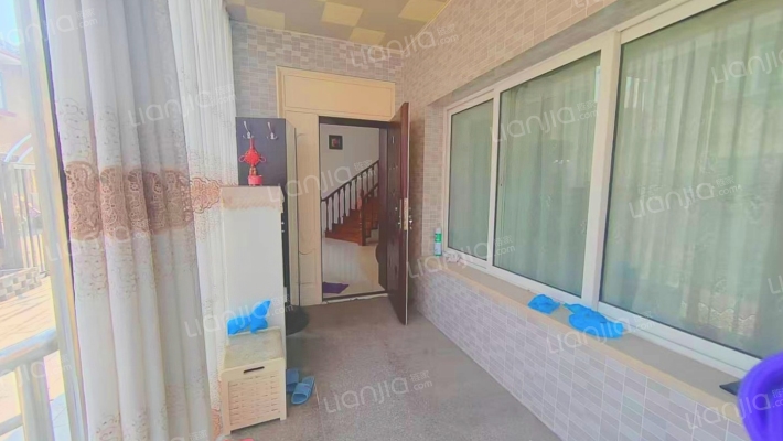 华阳水电小区 独栋别墅 精装修拎包入住-玄关