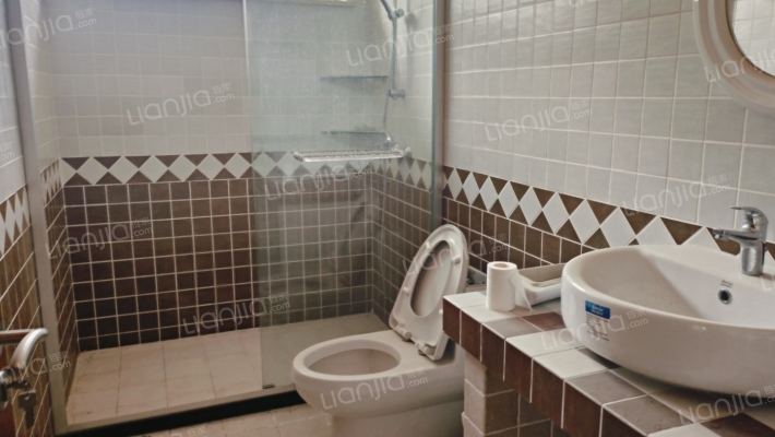 房本满五年 独栋别墅带有院子适合多人口家庭-卫生间B