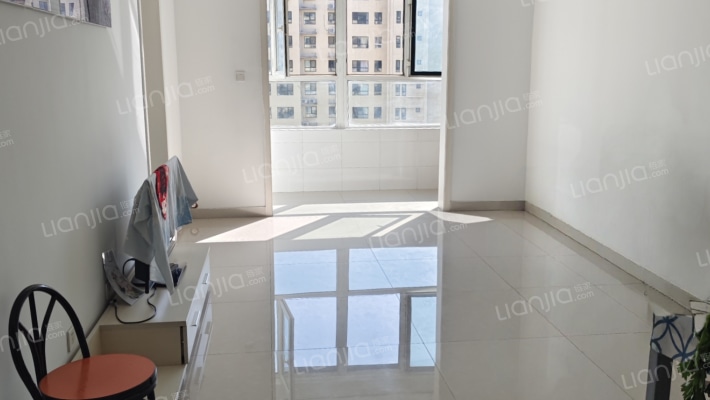 水岸花城，好房源，环境好，交通便利。-客厅