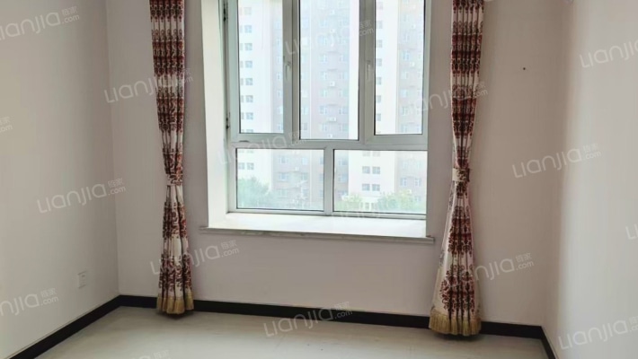 小区清静在楼上就能看到大石桥批发市场，有838车站-卧室A