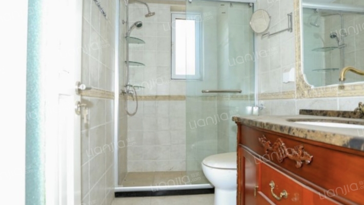 临水系独栋别墅，诚意出售，房本在手，随时过户.-卫生间A