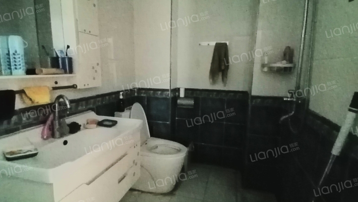 火车站 南北通透两居 精装 看房方便 房本在手-卫生间