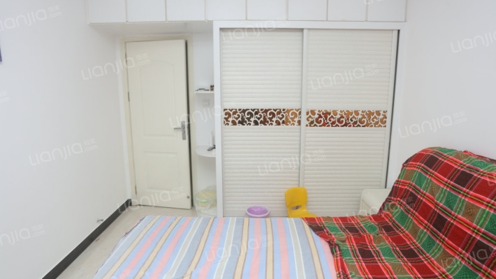 金海明月，户型方正，小区环境优美，精装修-卧室A