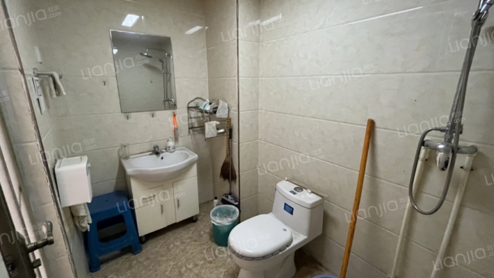 电梯洋房 南北通透大两居，户型方正，采光无遮挡-卫生间