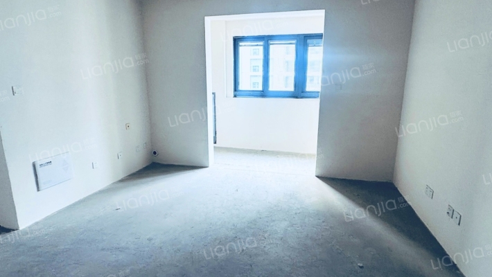 兴南华庭东区二手房实景图