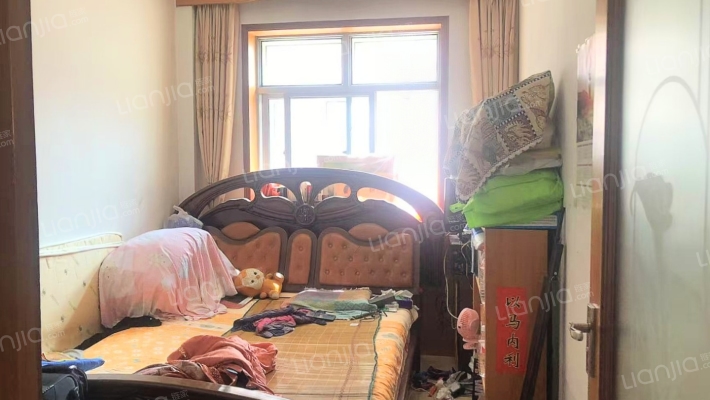 此房本满五年，南北通透，采光充足，地理位置好-卧室B