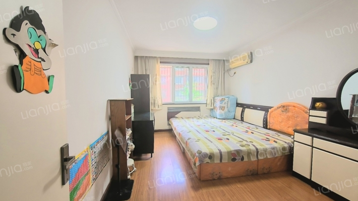 东兴小区南北通透低楼层大三居  户型好-卧室B