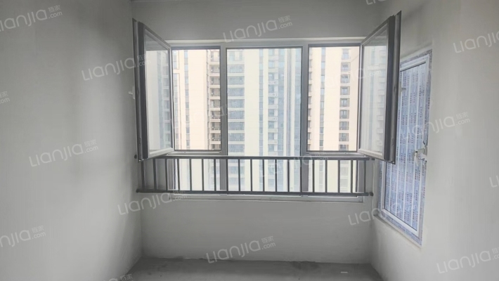 急售南北向小三居，毛坯，价格美丽-卧室C