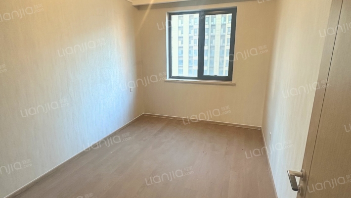 精装修带车位 集中供暖高新区 采光好-书房