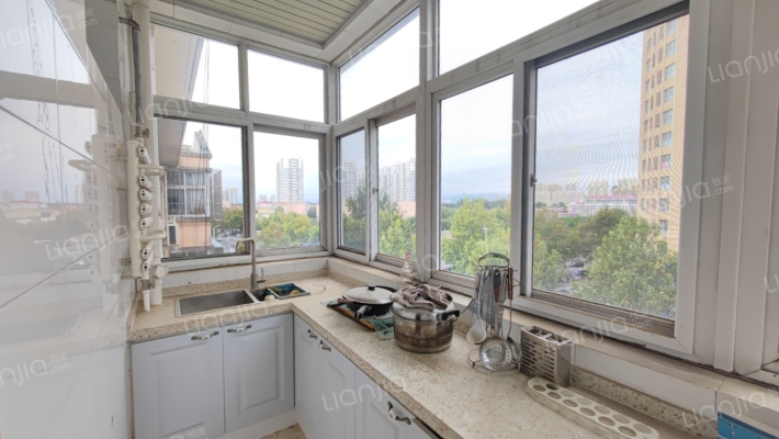 宜佳旺广场北边 南北通透大三居 单价3800 就是便宜-厨房