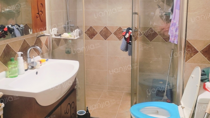 房子是满五年的本 随时能过户户型采光很好 集中供暖-卫生间C