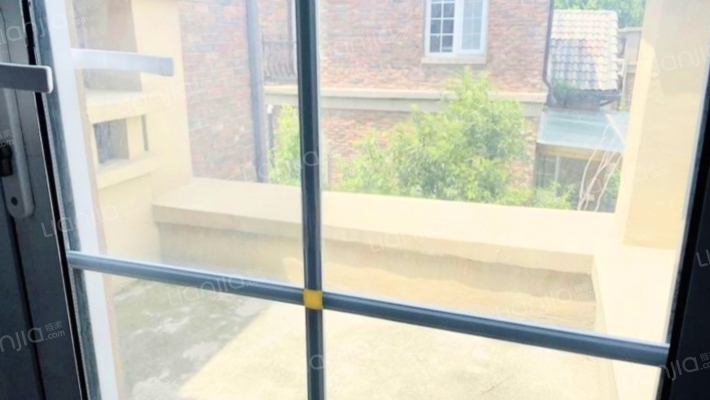 柏林顿水郡 独栋别墅 毛坯 大院子 边户-露台