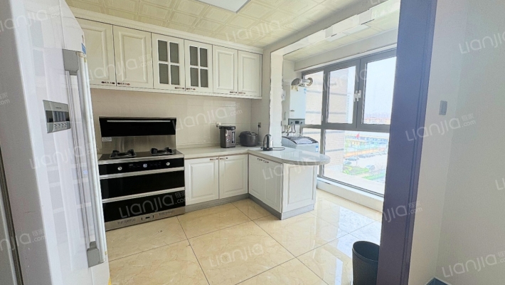 御景园南北通透大三居，三室两厅两卫-厨房