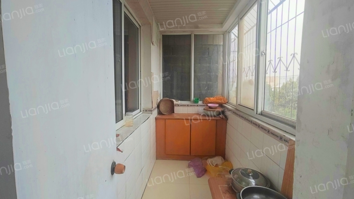 范阳路二康旁 中间楼层 南北双阳台 客厅卧室大 公摊小-阳台B