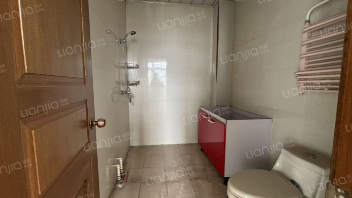 市区的联排别墅，院子大户型方正-卫生间C