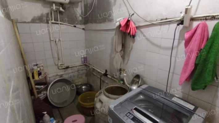 兴泰小区 3室2厅 南 北-卫生间