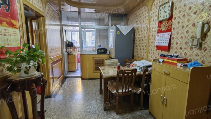 范阳路 政法街 二跃三 南北通透大三居出售-餐厅