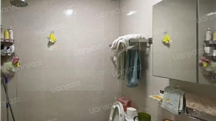 小区位置好，安静，出行方便，购物方便-卫生间A