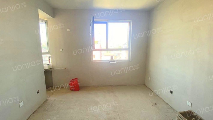 新社区 环境好 南向正规一居 楼层采光视野好-客厅