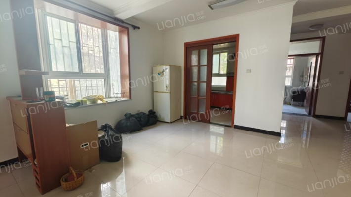 开发区 玫瑰假日 联排边户 大院子 领包入住-客厅