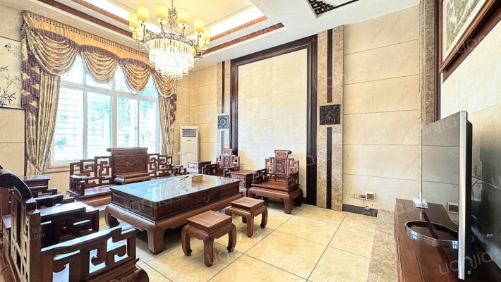 白金瀚宫一期二手房实景图