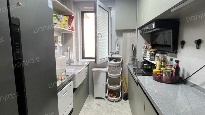 学府澜湾 一梯两户总高9层洋房，集中供暖社区 带车位-厨房