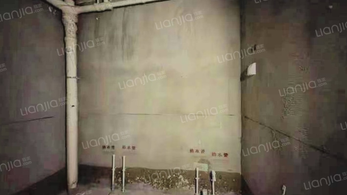 房子，毛坯房，户型方正没有浪费空间，房子集中供暖.-卫生间