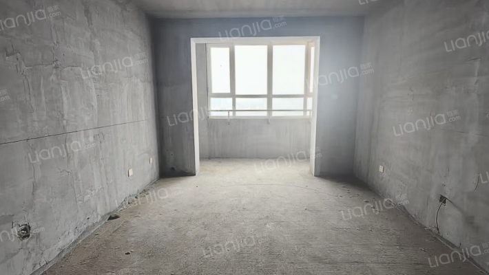 双塔片区，正规一居，毛坯随意装修。房本满二。-客厅