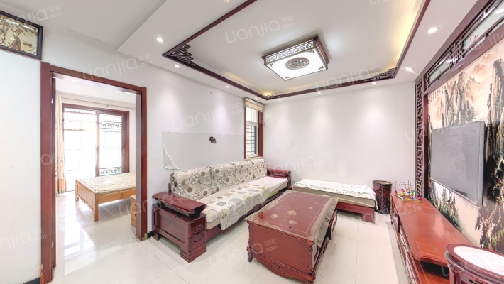 房子属于朝南两居，中间楼层，房子本满二-客厅