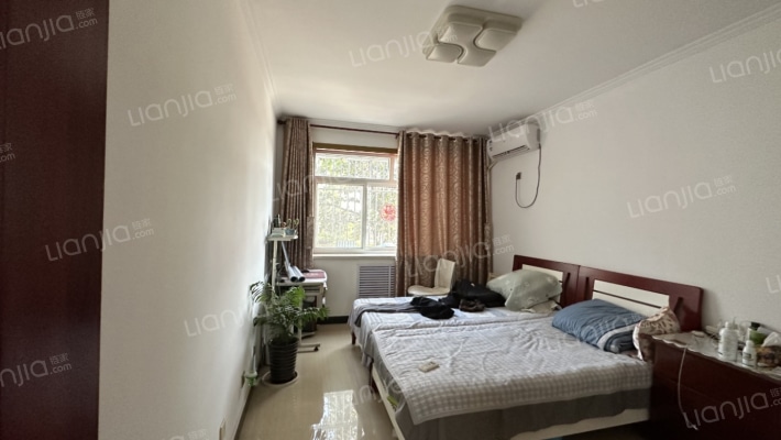 市区173家属院南北通透精装两居-卧室B