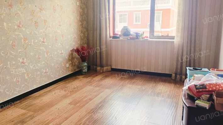 房子是满五年的本 随时能过户户型采光很好 集中供暖-卧室D