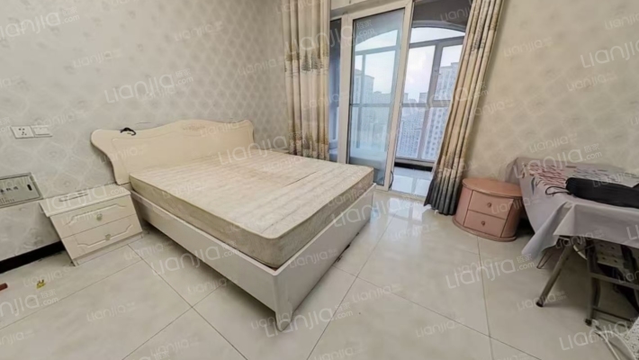 优濠斯二手房实景图