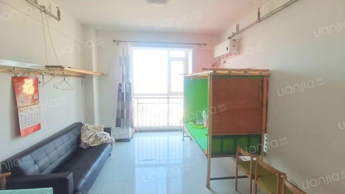 范阳路南，交通方便，中上楼层，有房本-客厅