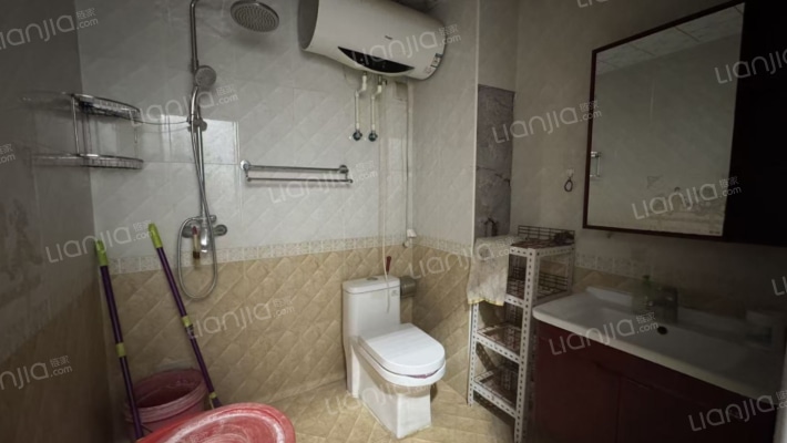 南向两居室，楼层好，视野宽阔，采光充足，-卫生间