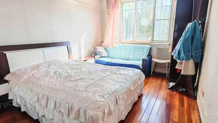 南北通透。楼层好，采光充足交通便利，-卧室C