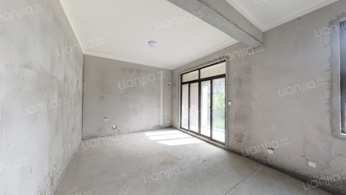 中南绿地云堤二手房实景图