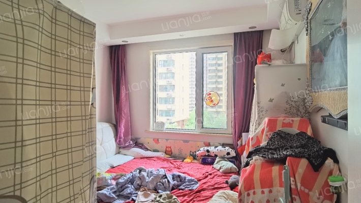 水岸花城，一线河景美宅，标准现房，即买即住-卧室B