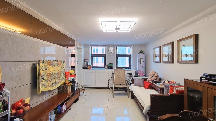 荣域启程二手房实景图