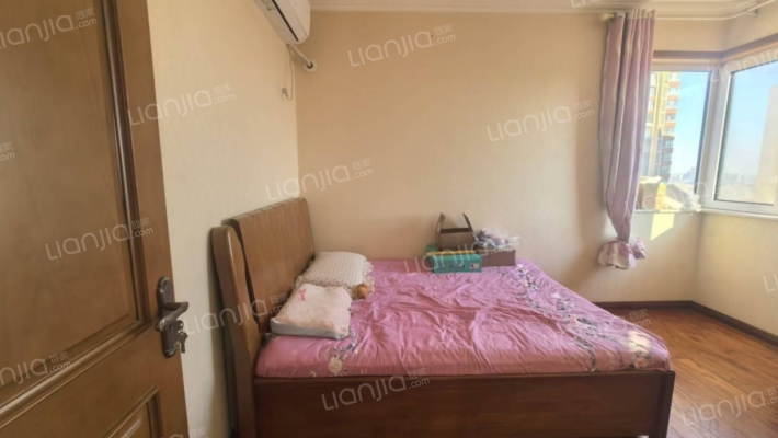 北京界三利中和城，门口838车站，距离六里桥45位置好-卧室B