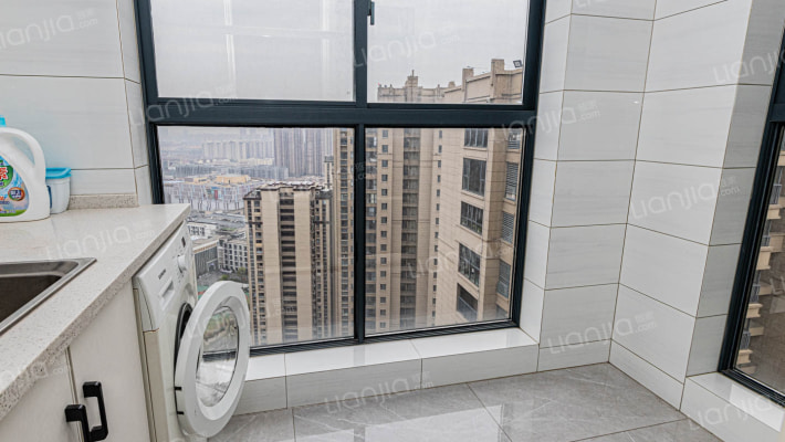 荣城国际75平大2房，精装修高楼层-阳台