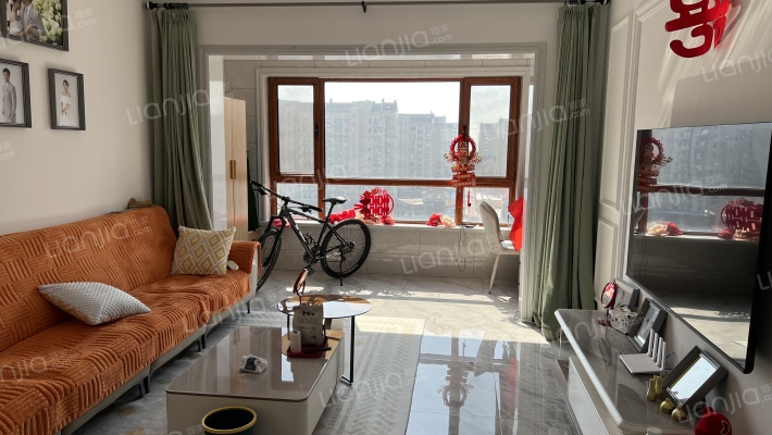 逸品湖畔二手房实景图