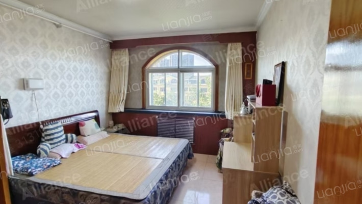 华光小区 3室2厅 南 北-卧室B