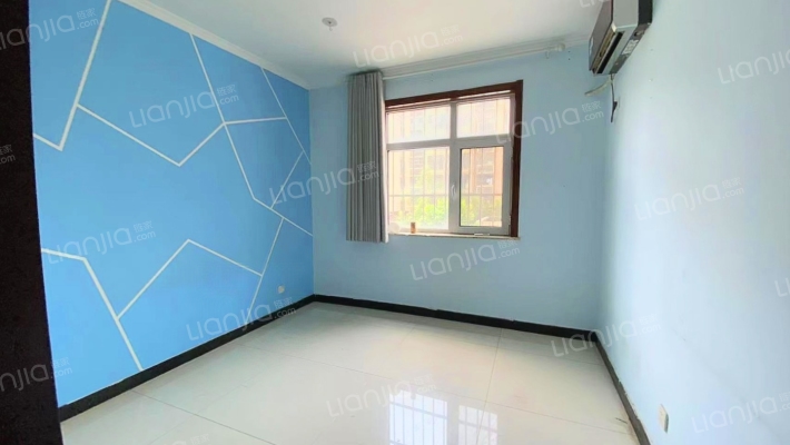 钻石商圈，南北通透两居，出行购物方便-卧室B