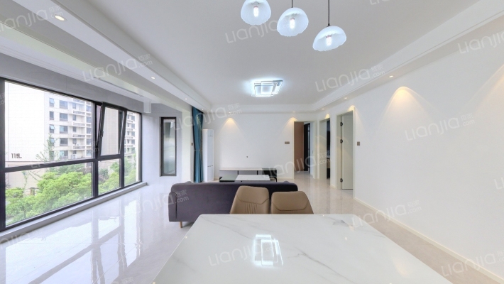 铂悦名邸二手房实景图