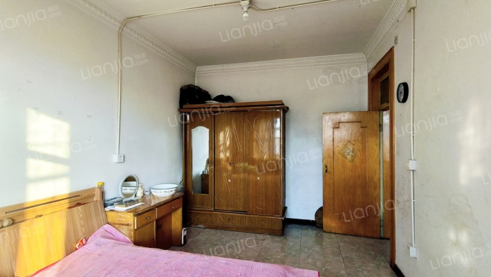 火车 站 旁 全阳两居 好楼层 集中供暖 免费停车-卧室C