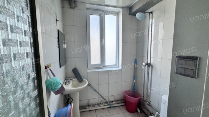 东安小区3层，满五唯一，双卧客厅朝南-卫生间