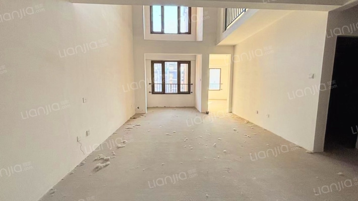 房子格局户型方正    采光没有遮挡   交通便利-客厅