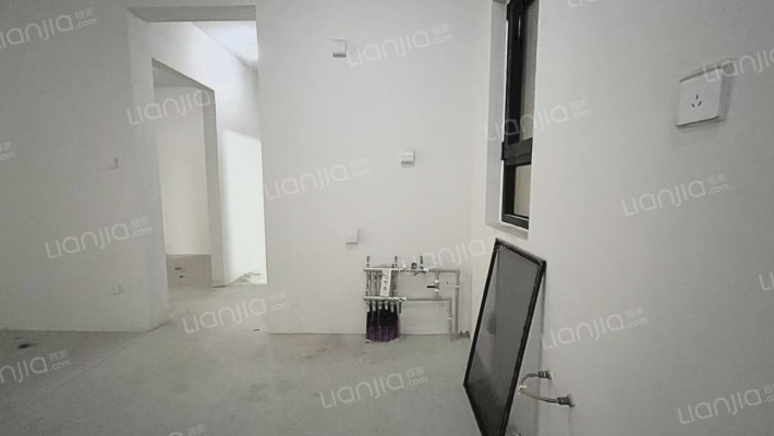 房子属于毛坯房，房主还没收房，工抵房-厨房